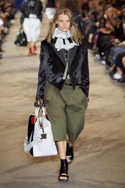 Look 43